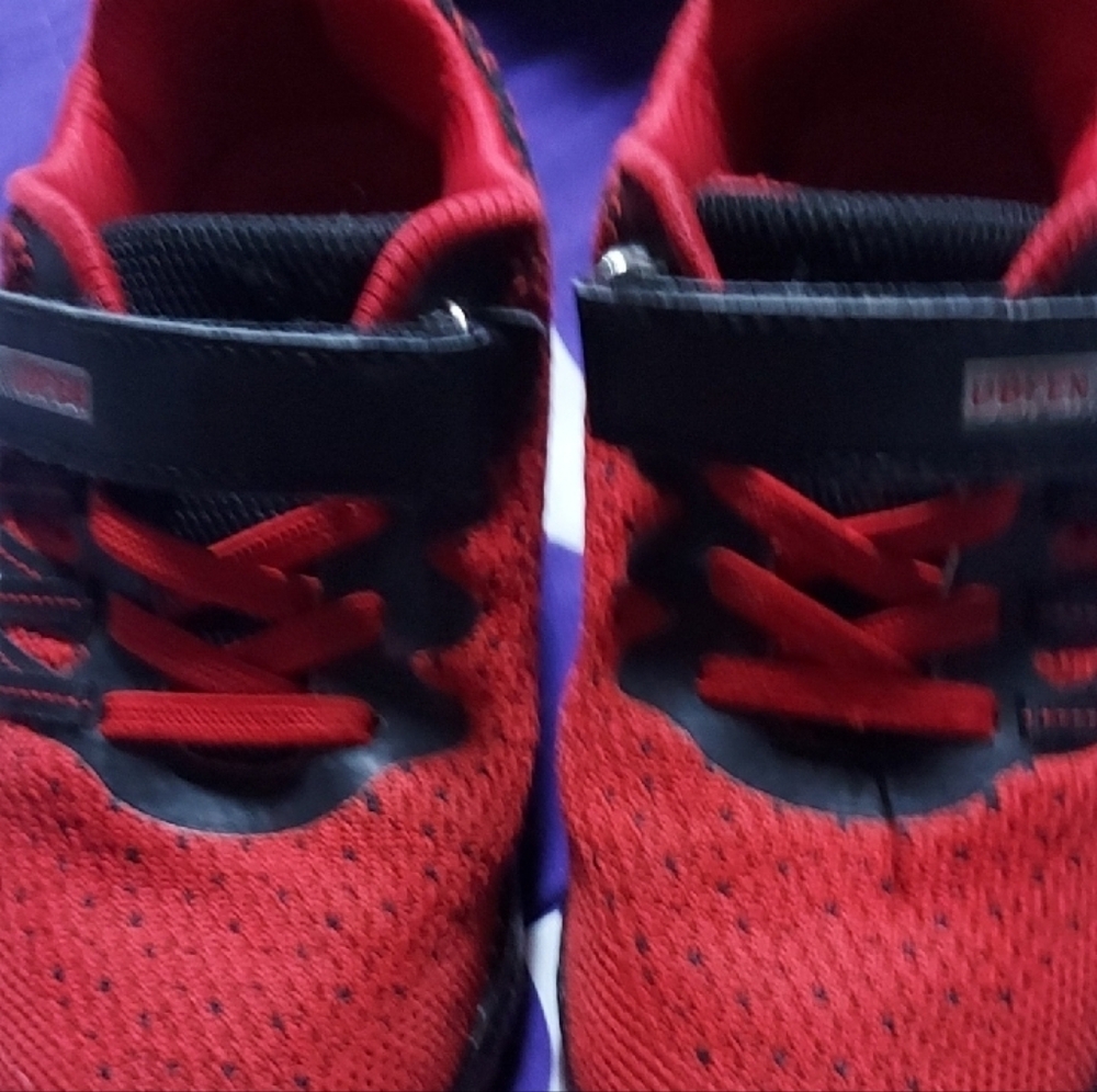UBFEN Red and Black Athletic Shoes